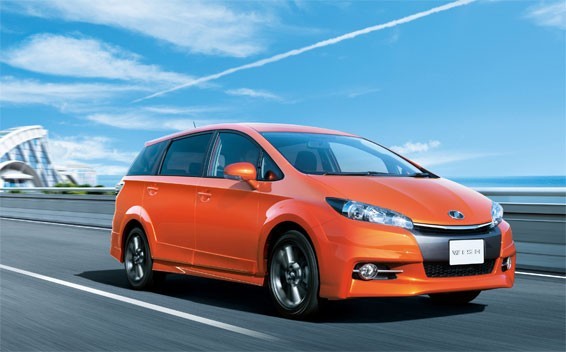 toyota-noah-2014-big-0