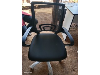 Swivel office chair